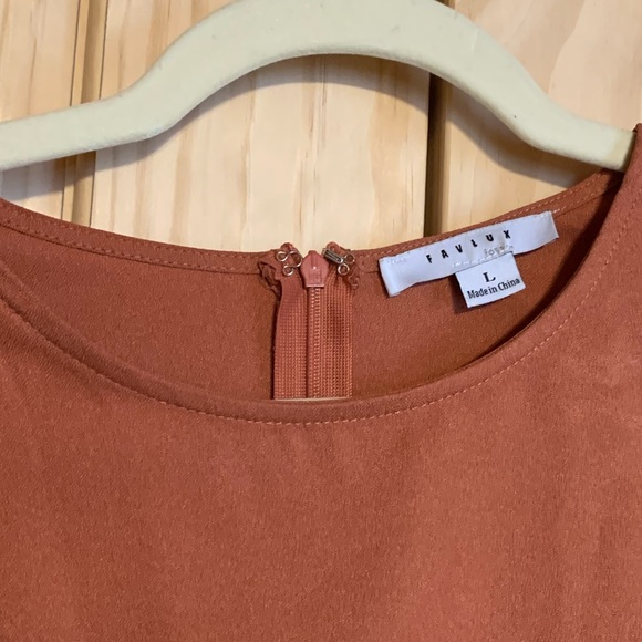 This is the perfect family portrait top for anyone - Picture 4 of 6